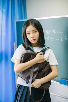 学长的手指在里面转